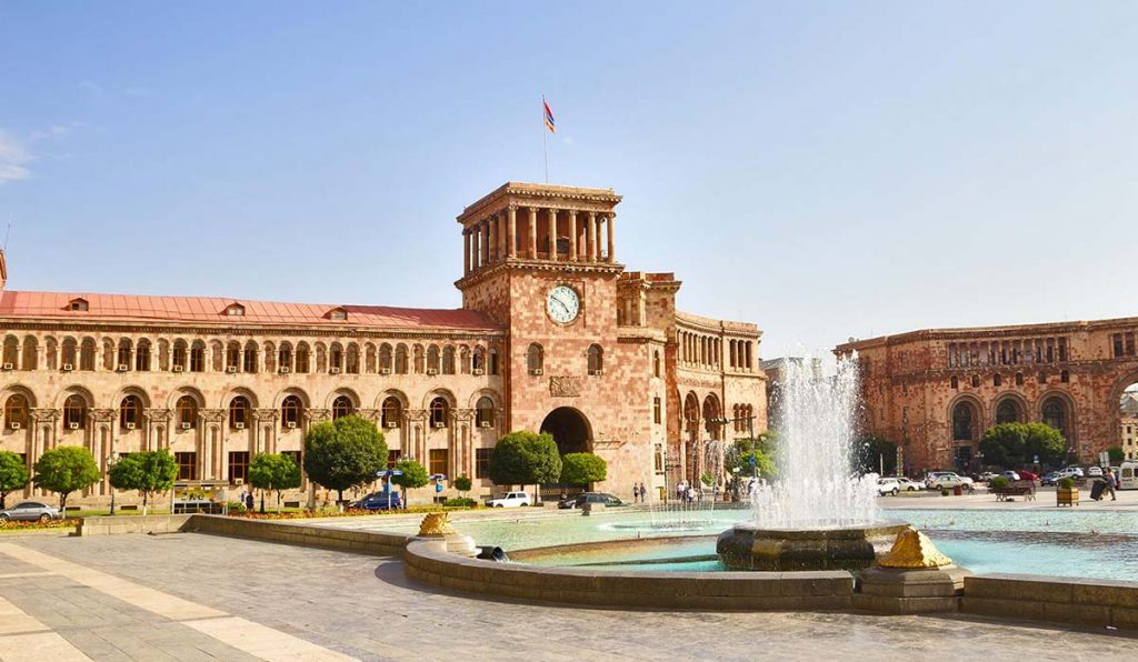 میدان جمهوری ایروان، سمبل استقلال ارمنستان